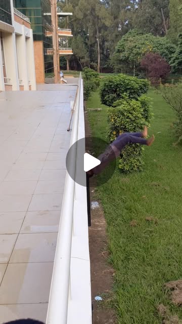 Clip: african Parkour FAIL
