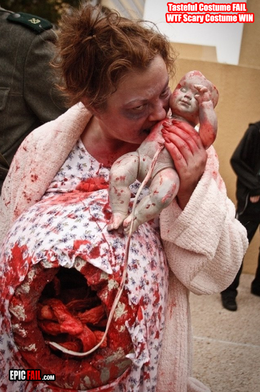 Caught on camera: tasteful Costume Fail / Scary Costume Win