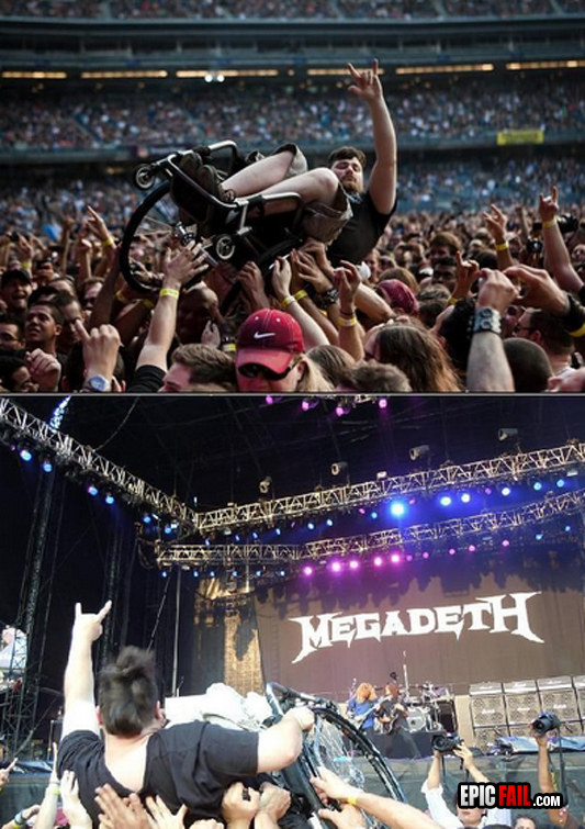 Moment: crowd Surfing Win