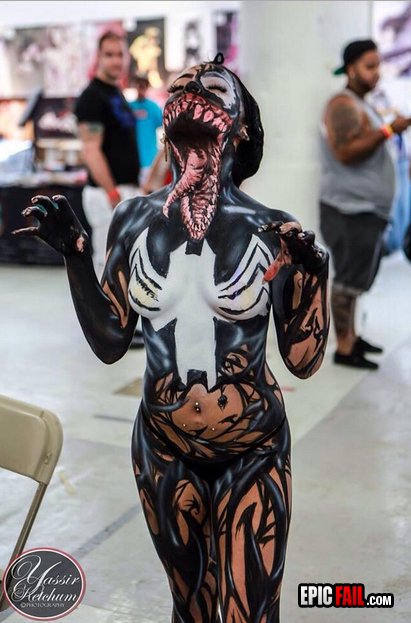 Girl Venom Cosplay WIN — fail moment