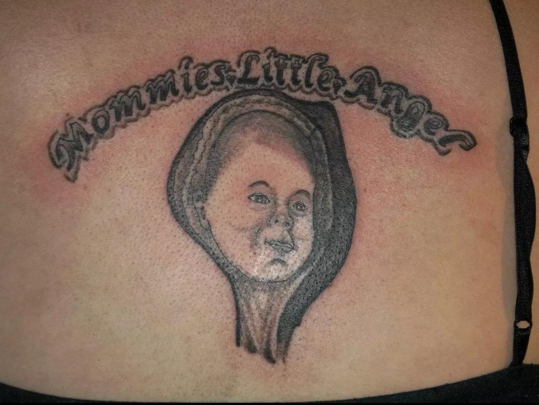 Moment: baby Tattoo FAIL