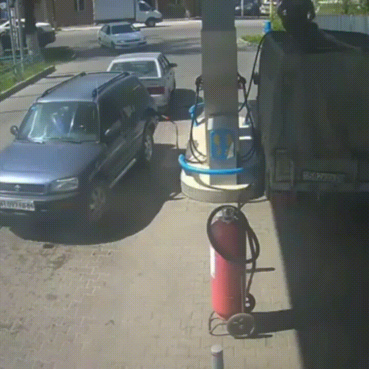 Idiot Samaritan lights himself on fire and neighboring car — fail moment